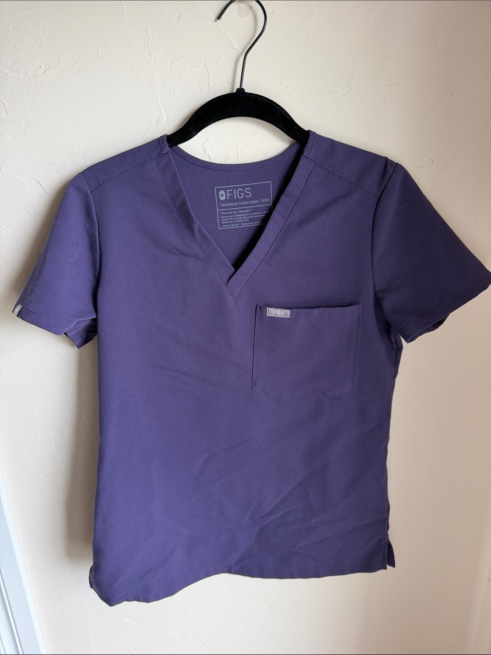 FIGS Women’s Catarina V-Neck Scrub Top- Purple Shadow